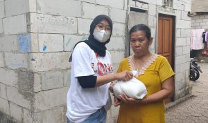 Posko LMND Peduli DKI Jakarta Bagikan Sembako Bantu Rakyat Kecil