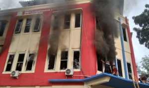 Breaking News! Kobaran Api Lahap Kantor Disdukcapil Kota Palembang