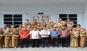 Ratu Dewa Sematkan Selempang Finalis ASN Palembang Awards 2022