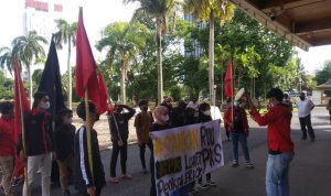 EK-LMND Palembang Gelar Aksi di Depan Gedung DPRD Provinsi Sumsel