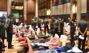 Sambut HUT TNI Ke-77, Korem 044/Gapo Laksanakan Baksos Donor Darah