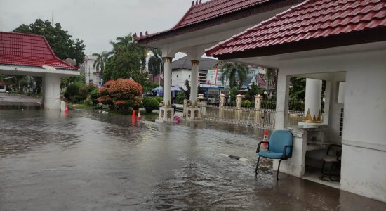 Hujan Deras Semalaman, Sejumlah Jalan Protokol Hingga Kantor Gubernur Kebanjiran