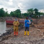 Pemkot Turunkan Excavator, Tembus Timbulan Sampah di Aliran Sungai Sedapat