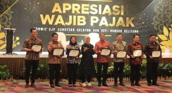 Bupati Askolani Terima Penghargaan Anugerah Pajak Daerah Tahun 2022