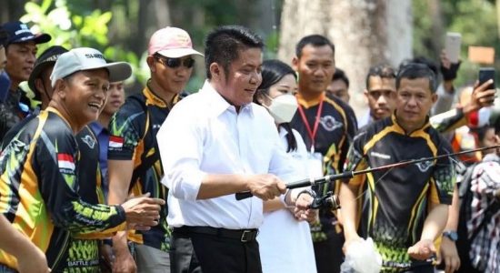 Jaga Kelestarian Ekosistem Lingkungan, Herman Deru Rangkul Komunitas Pemancing