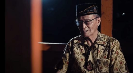 Mentereng di Luar, Remuk di Dalam