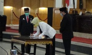 Rapat Paripurna. Ketua DPRD : OPD Yang Hadir Itu-Itu Saja!