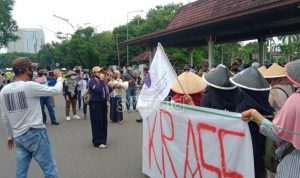 SPI Hadir Ke Gedung DPRD Sumsel, Emilia : Menolak Keras Omnibus Law