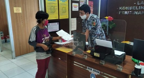 Teguh alias Abah Dilaporkan, Ibu Korban : Tolong Hukum Seberat-beratnyo Pak!