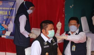 Gubernur Sumsel Disuntik Vaksin Hari Ini, Deru : Gak Usah Banyak Pertimbangan !