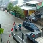 Hujan Deras Disertai Angin, Sejumlah Titik di Kota Palembang Banjir !