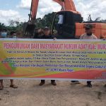 Konflik Lahan Dengan Perusahaan, Masyarakat Adat Keruk Jalan