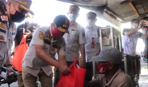 Satpol PP dan Honda Bagikan 1200 Paket Sembako di 40 Titik