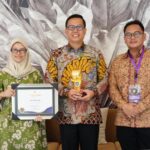 PJ Bupati Banyuasin Terima Penghargaan UHC Award