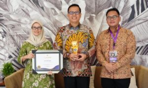 PJ Bupati Banyuasin Terima Penghargaan UHC Award
