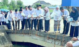 Wujudkan Kampus Hijau Berkelanjutan, UIN Raden Fatah Lakukan Penuangan Eco Enzyme