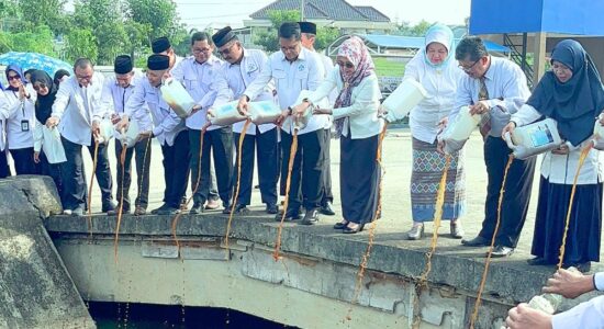 Wujudkan Kampus Hijau Berkelanjutan, UIN Raden Fatah Lakukan Penuangan Eco Enzyme