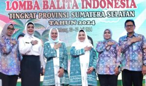 Pj Ketua TP PKK Melza Elen Setiadi  Bagikan Penghargaan Anugerah Pemenang Lomba Balita Indonesia Provinsi Sumsel tahun 2024