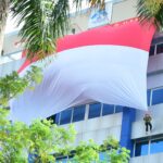 HUT RI ke 79, UIN Raden Fatah Kibarkan Bendera Merah Putih Raksasa