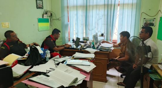 IMG-20240828-WA0004 Kejari Banyuasin Geledah Kantor Dinas Lingkungan Hidup Terkait Dugaan Korupsi Pemungutan Biaya Uji Sampel Laboratorium