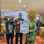 Pj. Bupati Banyuasin Terima Penghargaan Penanggulangan AIDS-TBC- MALARIA Tahun 2024