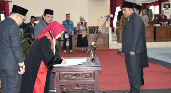 IMG-20241015-WA0001 Tok ! Ketua DPRD Banyuasin Resmi Dilantik