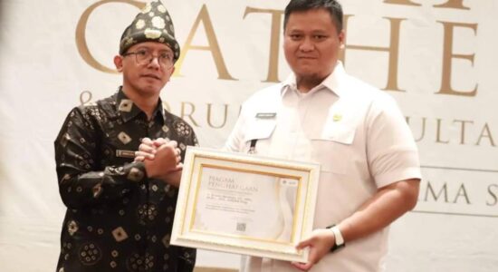 Sekda Banyuasin Terima Penghargaan Atas Peningkatan Kepatuhan dan Penerimaan Pajak