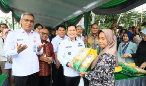 Galakkan Gerakan Pasar Murah, Pj Gubernur Elen Setiadi Pastikan Stok Pangan Aman Jelang Nataru 