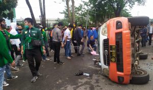 Berakhir Rusuh, 1 unit Mobil Pam Obvit Hancur Diamuk Massa