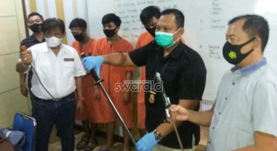 Tim Punisher Jatanras Amankan Tiga Pelaku Beserta Barang Bukti Samurai dan Celurit