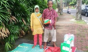 Penjual Tisu; Memenuhi Kebutuhan Hidup dan Semangat Berbagi