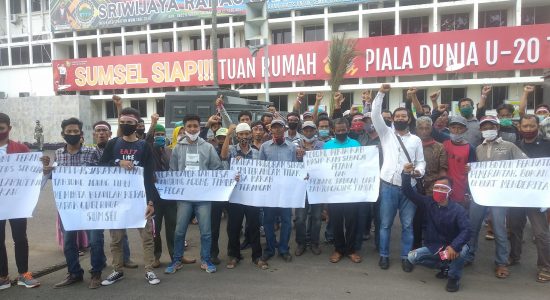 Datangi Gurbernur, Petani Tanjung Agung Timur : Program SERASI Gagal !