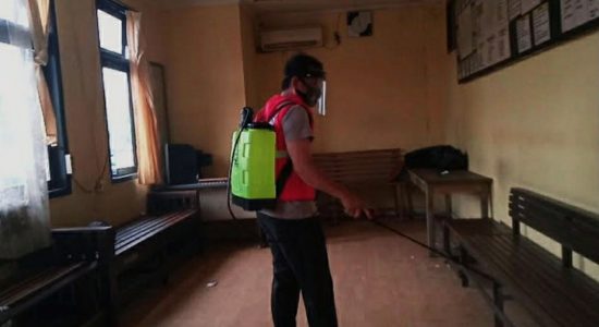 Giat Rutin, Mapolrestabes Semprot Cairan Disinfektan