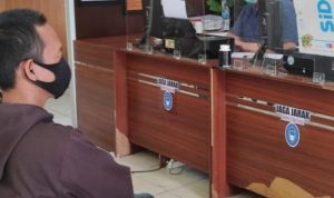 Tak Sengaja Senggol Gerobak, Pedagang Martabak Dipukuli