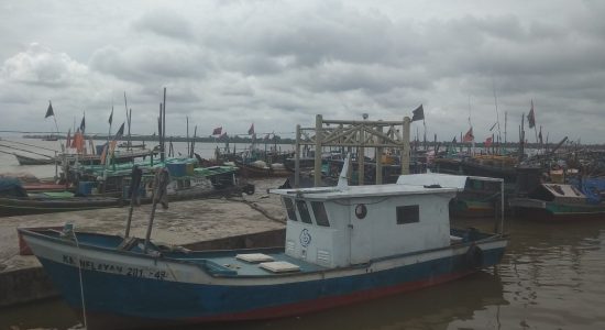 Meski Ombak Besar, Sebagian Nelayan Nekat Melaut