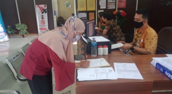 Cemburu Buta ! Kepala Istri Dilempar Toples Kaca