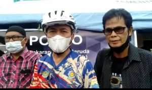 Sambil Gowes, RD Bagikan Ratusan Kilo Sembako Pada Korban Kebakaran