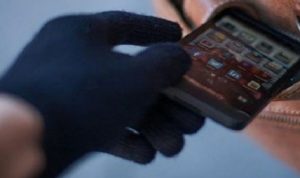 Asyik Karaokean, Iphone 11 Pro Max Hilang