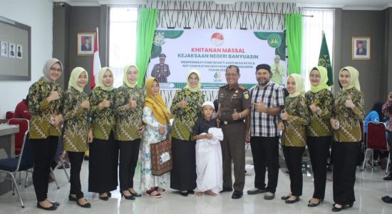 Kejari Banyuasin Gelar Khitanan Massal