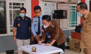 Penyerahan Bantuan, Pemkot Dukung Penuh Sekolah Filial