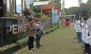 Lembaga Bantuan Hukum Sriwijaya IUS Institute Demo di Depan Gedung KPK