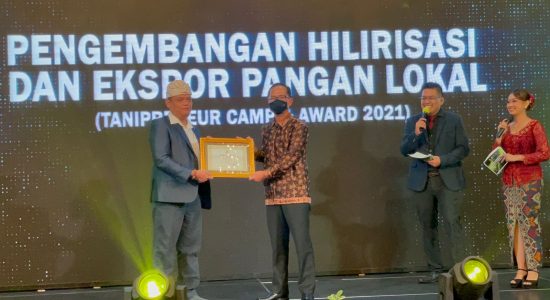 Konsisten Majukan Pertanian, Herman Deru Raih Penghargaan Gubernur Pendukung Gerakan Tanipreneur