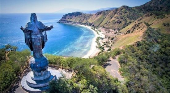 Patung-Christo-Rei-di-Dili-Timor Leste Hari Ini Dalam Sejarah: Timor Leste Memutuskan Berpisah dari Indonesia