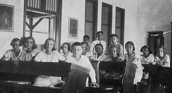 Pendidikan-Masa-Kolonial-Belanda Miris ! Pendidikan Bagi Rakyat Indonesia Pada Masa Kolonial Belanda