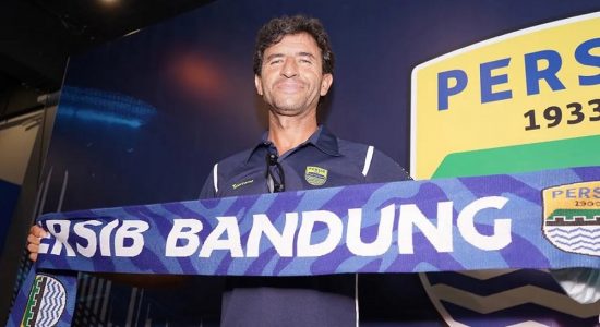 Lantaran Sakit, Luis Milla Ditinggal Skuad Persib Bandung