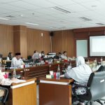 Pansus Raperda Perlindungan dan Pencegahan Dampak Pinjol Gelar Raker dengan Tenaga Ahli