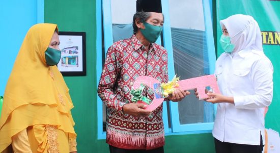 Fitri Resmikan Rumah Hasil Bedah Baznas