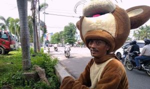 Terpaksa Jadi Manusia Boneka, Untuk Bertahan Hidup