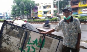 3 Tahun Cari Barang Rongsokan, Rozali : Hanya Cukup Untuk Bayar Kontrakan