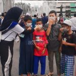 Sambut Hari Kesehatan Nasional, Bujang Gadis Protokol Kesehatan KOMPAS RI Bagikan Masker